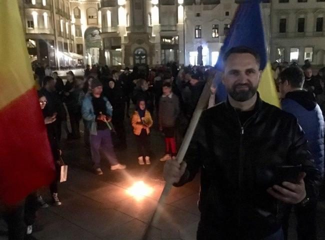 PROTEST în Oradea. Este prezent și deputatul Mihai Lasca. Peste 700 de persoane au pornit spre cartierul Ioșia